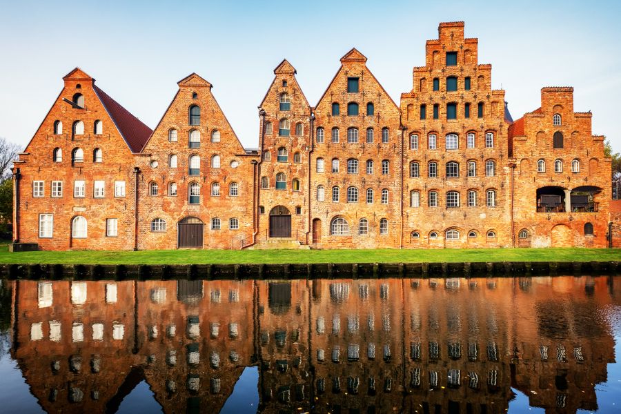 Schwarz Gold Elegant Dunkel Wasserfarbe Glitzer Danke Instagram Post (900 × 600 px)-17