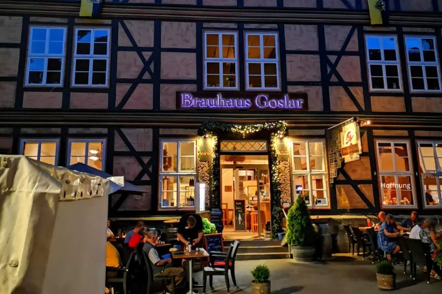 Schwarz Gold Elegant Dunkel Wasserfarbe Glitzer Danke Instagram Post (900 × 600 px)